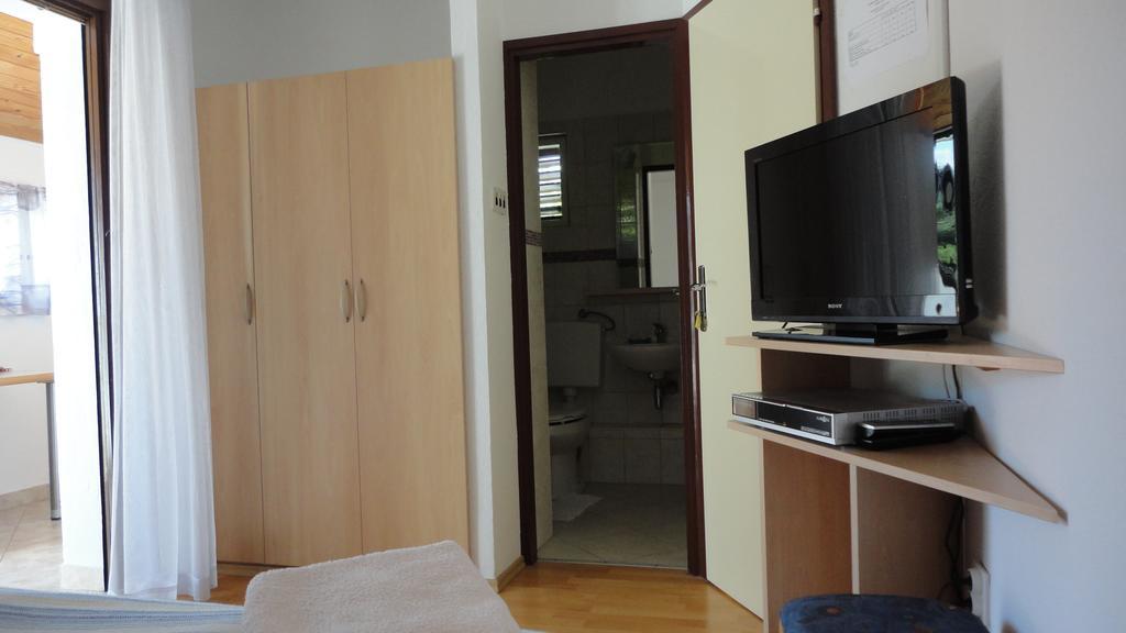 Guesthouse Apartment Bozica 볼 외부 사진
